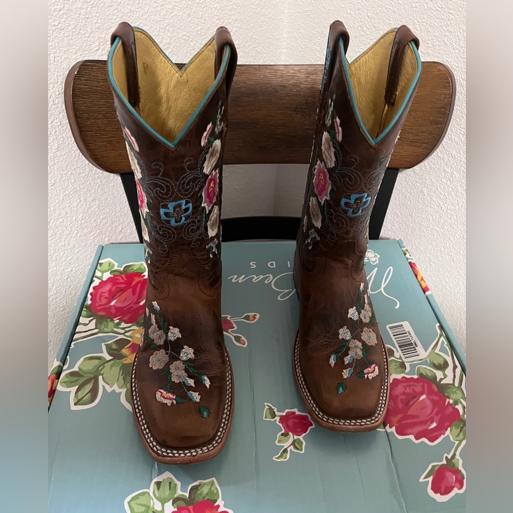 MACIE BEAN PRE-LOVED AUTHENTIC HONEY BUNCH COLOR LEATHER GIRL’S FLORAL BOOTS